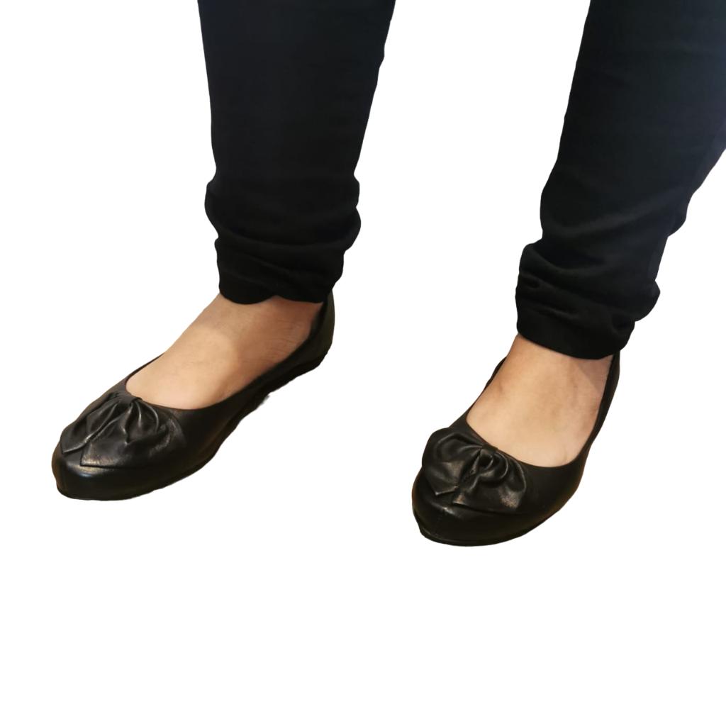 Sapatilha Em Couro com Detalhe em Laço B ...